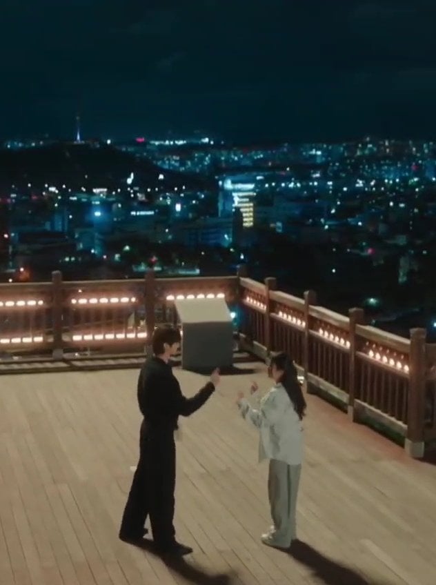 [잡담] 대군부인) 변우석 이거 유독 아이유 앞에서 연상오빠로 보임 | 인스티즈