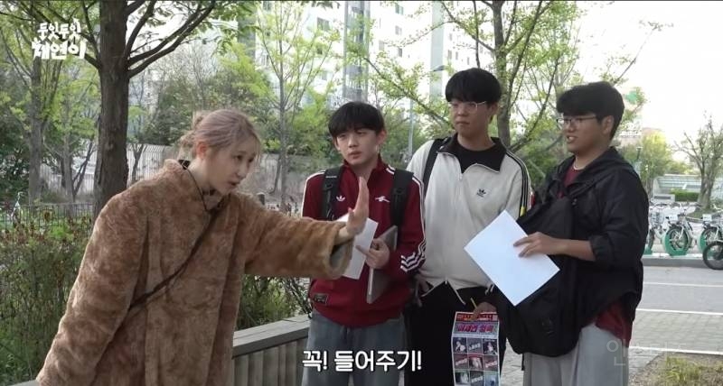 곰돌이 탈 쓰고 앨범 홍보 하는 여돌 실존.jpg | 인스티즈