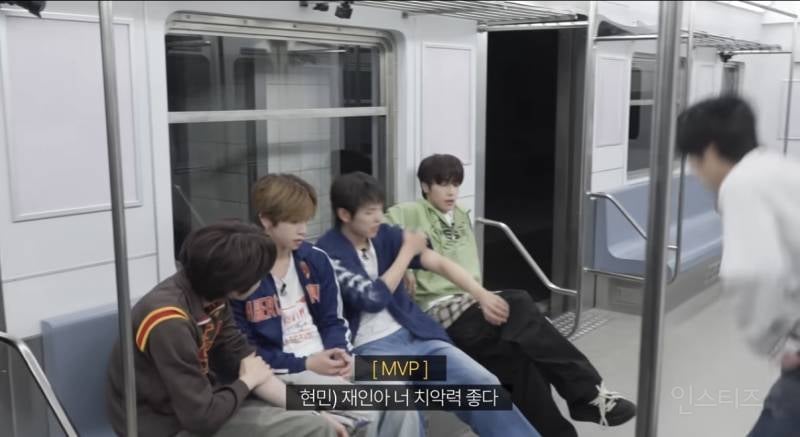 멜라토닌 먹고 꾼 꿈 같은 자컨을 낋여 온 신인.jpg | 인스티즈