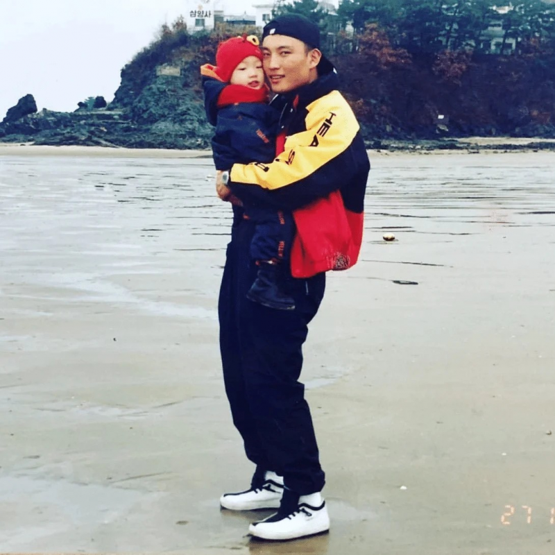 [잡담] 최지훈 선수 어릴때 사진이라는데 | 인스티즈