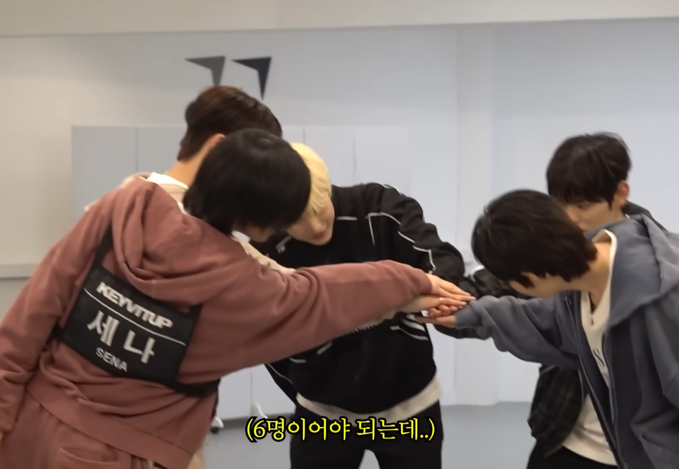 [잡담] 아닠ㅋㅋ 엄지윤 신인한테 이런거 가르쳐주는거 맞냐고요 | 인스티즈