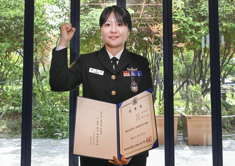 [잡담] '진짜 사나이' 출연 그 소대장•••해군 첫 여군 주임원사 됐다 | 인스티즈