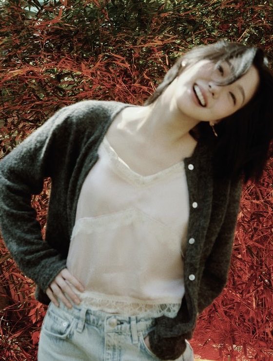 [잡담] 김고은이 너무 좋아 탐라에서 화보사진 보일 때마다 저장하고있음 | 인스티즈