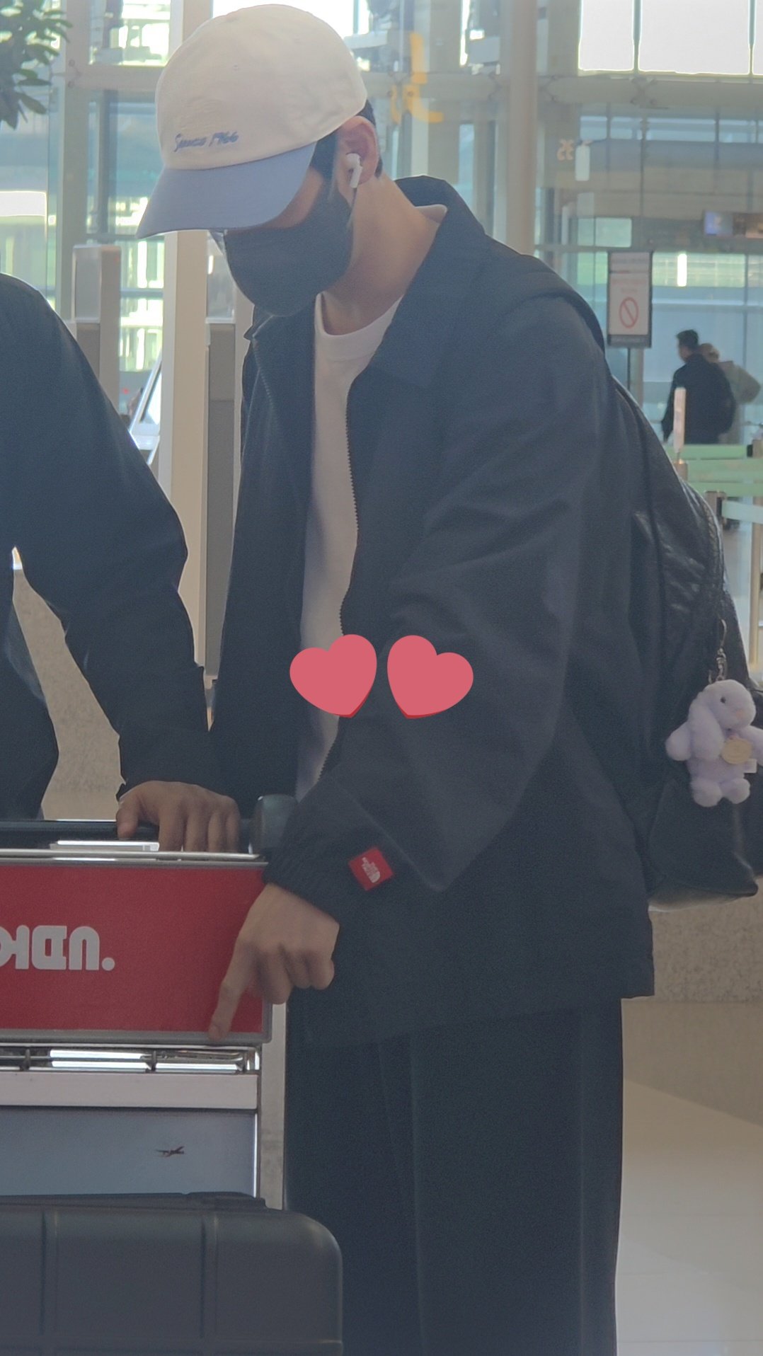 [잡담] 이제훈) 오늘 홍콩 출국한 이제훈 | 인스티즈