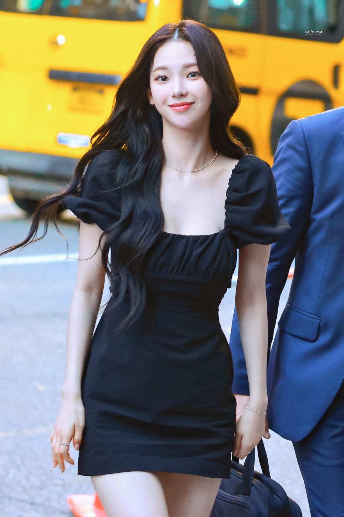[잡담] 인스타에서 화제였던 zara원피스 입은 카리나 조이 | 인스티즈