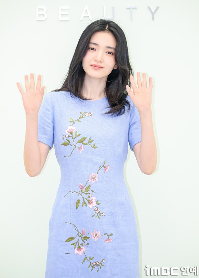 [잡담] 김태리) 260429 프라다 뷰티 행사 참석한 김태리 기사사진 | 인스티즈