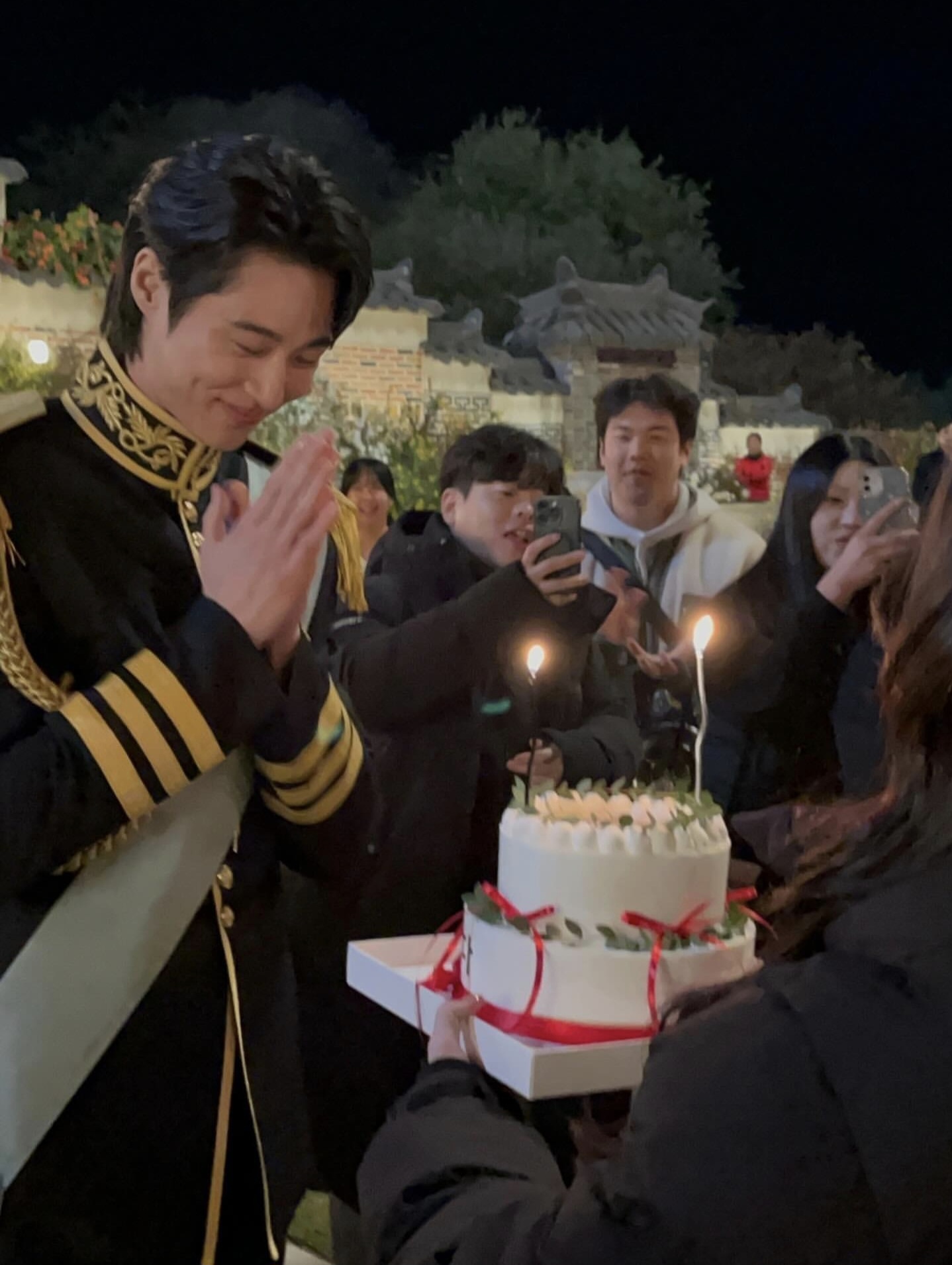 [잡담] 대군부인) 변우석 생일케이크 작가님 피디님이 주문하신거래 | 인스티즈