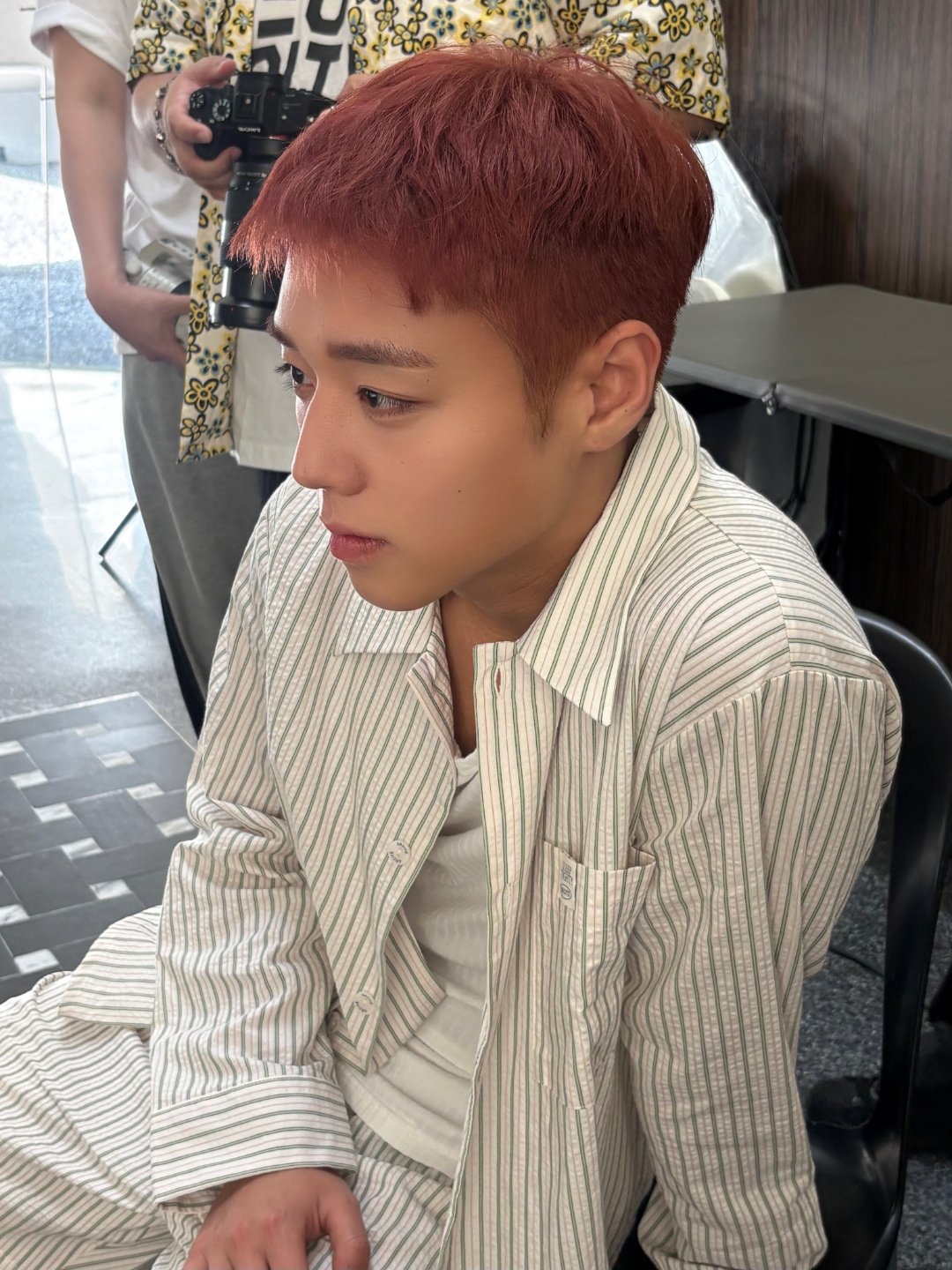 [잡담] 박지훈 신나서 사진 푸는거 개귀엽네ㅋㅋㅋ | 인스티즈