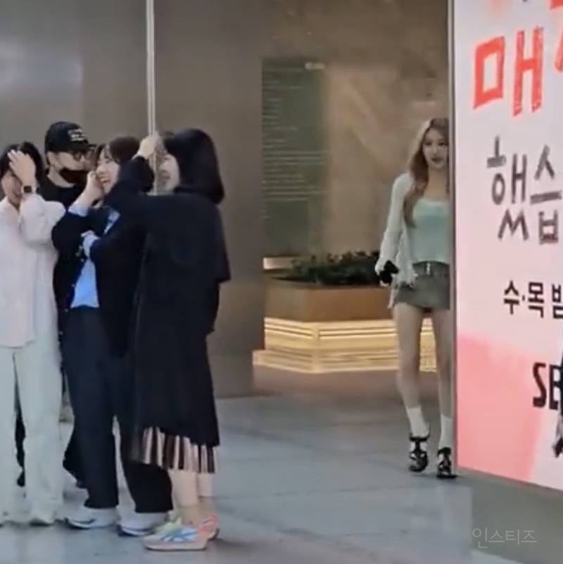 다이어트 어떻게 했는지 궁금해지는 여돌 실물짤.jpg | 인스티즈