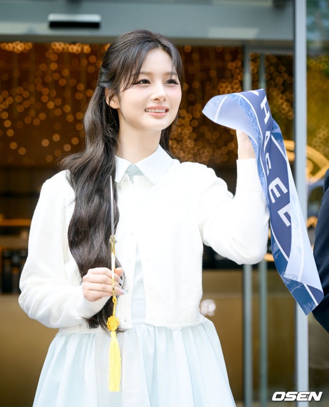 [잡담] 260430 차지 오프닝 행사 참석한 엔믹스 설윤 기사사진 | 인스티즈
