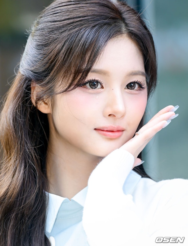 [잡담] 260430 차지 오프닝 행사 참석한 엔믹스 설윤 기사사진 | 인스티즈