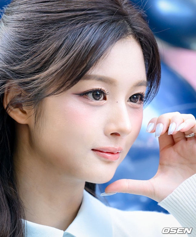 [잡담] 260430 차지 오프닝 행사 참석한 엔믹스 설윤 기사사진 | 인스티즈