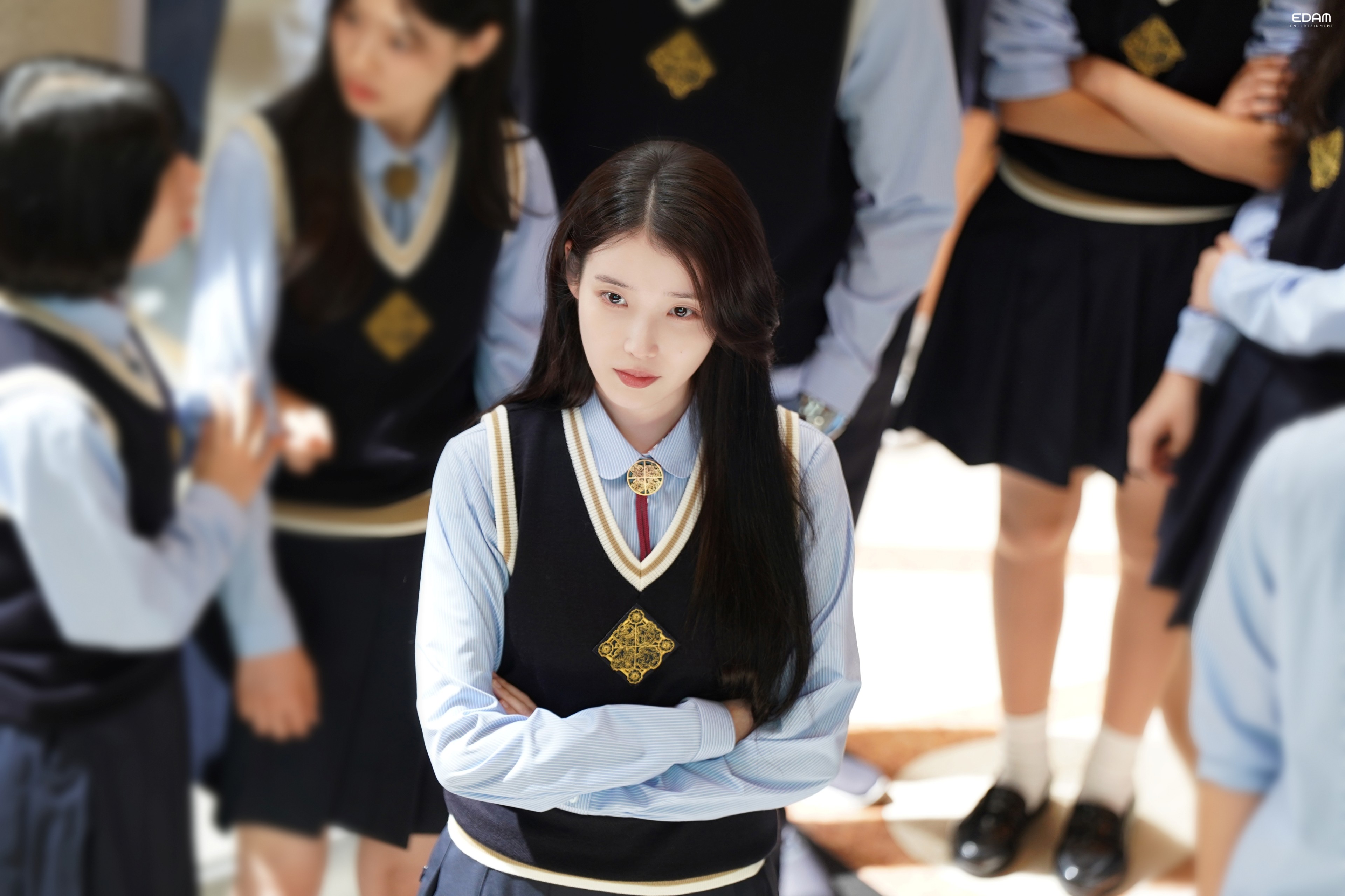 [잡담] 아이유) 대군부인 교복 엘리트에서 협찬했구나 | 인스티즈