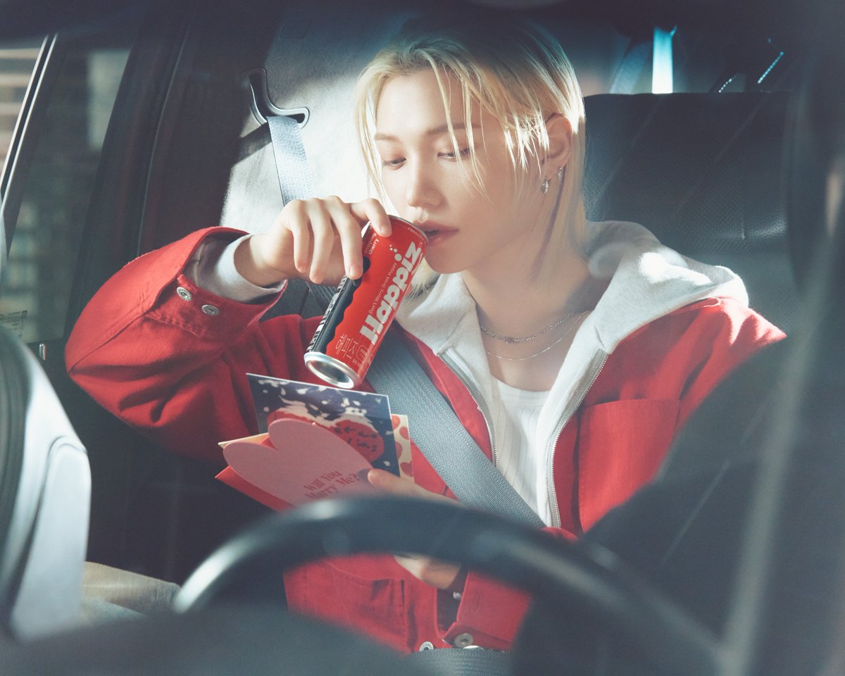 [잡담] 필릭스 광고 사진은 롯데가 더 잘찍은거 같아 | 인스티즈