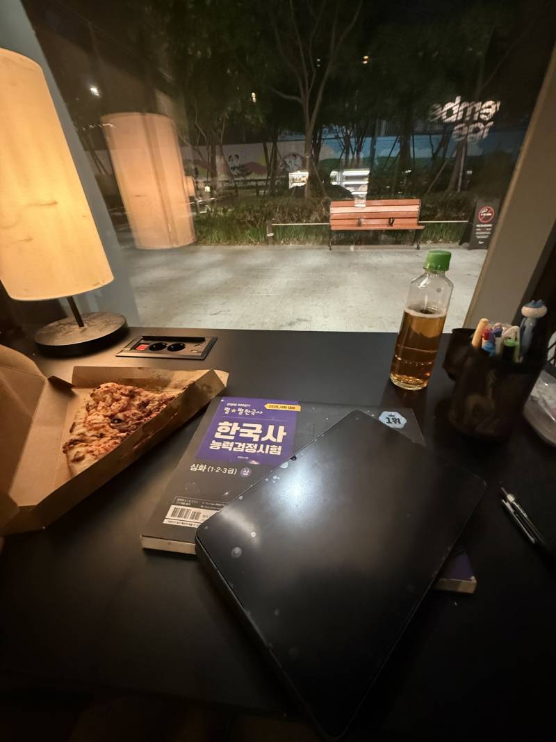 [잡담] 집 근처에 왜 24시카페를 이제야 앞앗을가 | 인스티즈