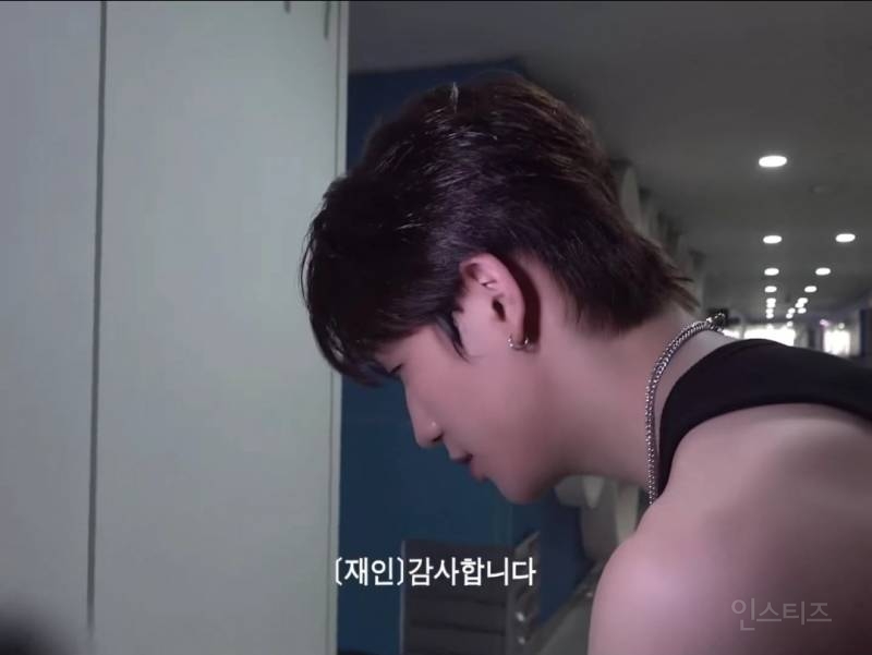 말투랑 행동 하나하나가 서비스직 체질인거같은 아이돌.jpg | 인스티즈
