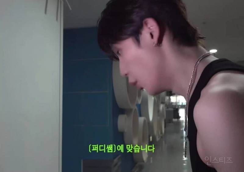 말투랑 행동 하나하나가 서비스직 체질인거같은 아이돌.jpg | 인스티즈