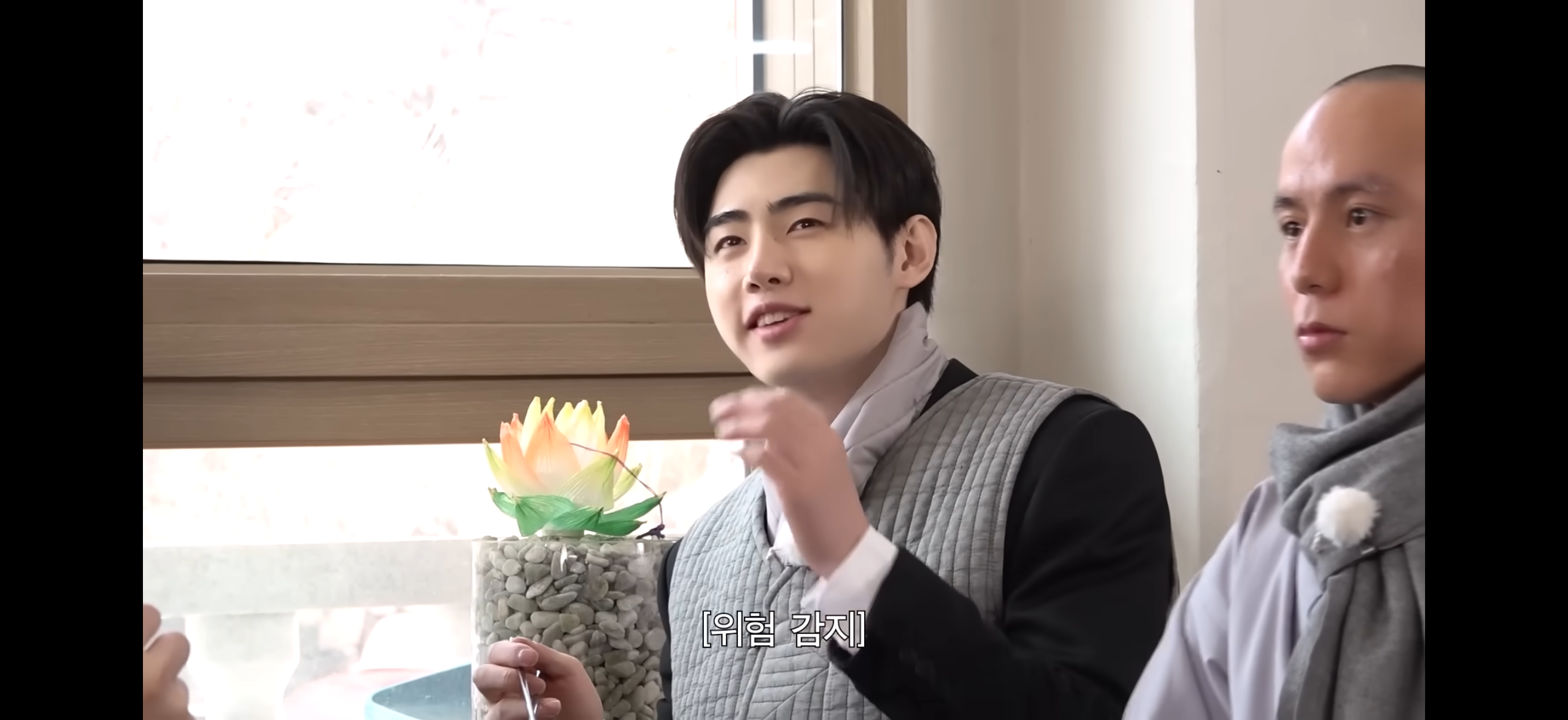 [잡담] 아 엔하이픈 성훈 스님한테 "머리있으면 더 잘생기셨..!(을거다)” 라고 할뻔 하다가 기침으로 입 틀어막는거 개웃기넼ㅋㅋㅋㅋㅋㅋㅋㅋㅋㅋㅋㅋㅋㅋㅋ | 인스티즈