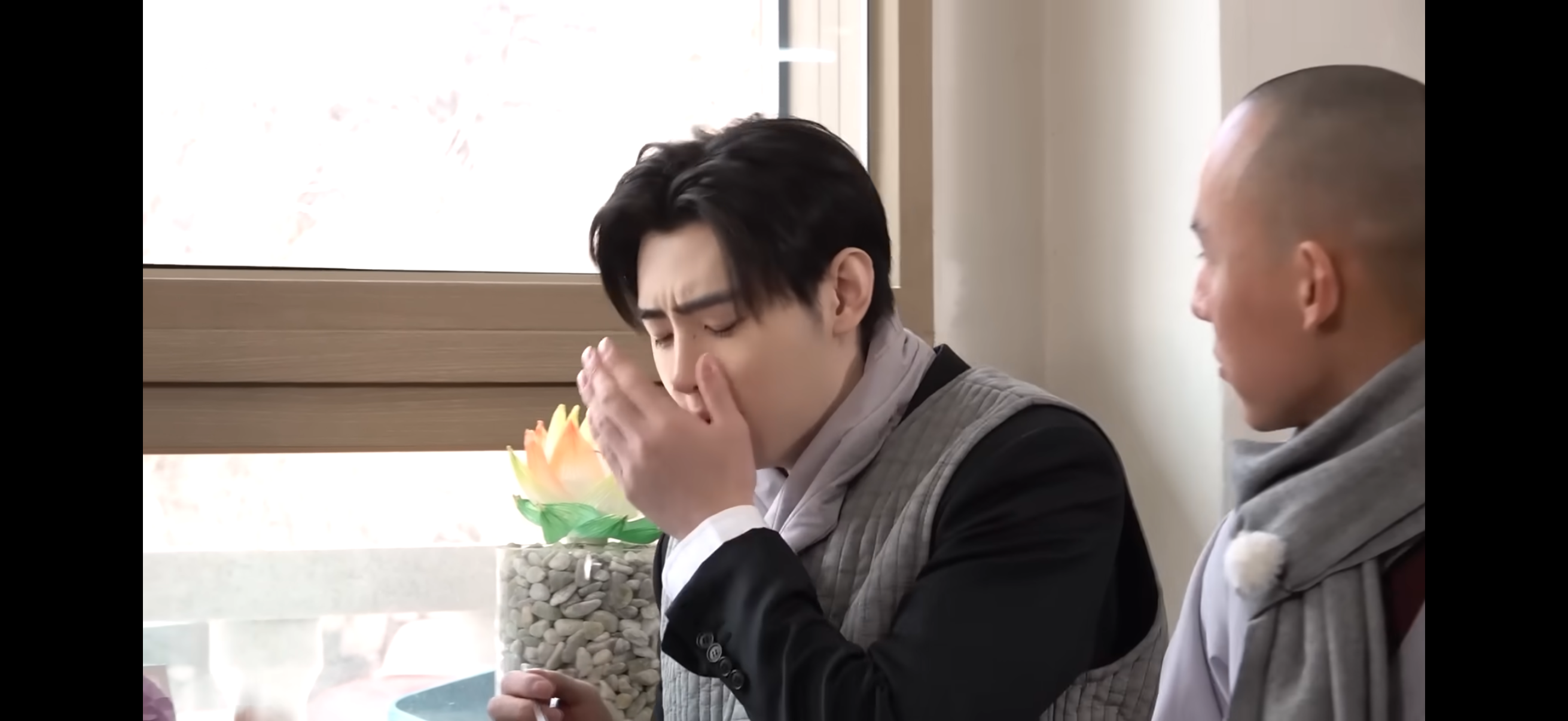 [잡담] 아 엔하이픈 성훈 스님한테 "머리있으면 더 잘생기셨..!(을거다)” 라고 할뻔 하다가 기침으로 입 틀어막는거 개웃기넼ㅋㅋㅋㅋㅋㅋㅋㅋㅋㅋㅋㅋㅋㅋㅋ | 인스티즈