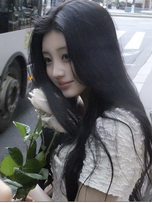 [잡담] 아일릿 원희 배우 얼굴 같지 않아? | 인스티즈
