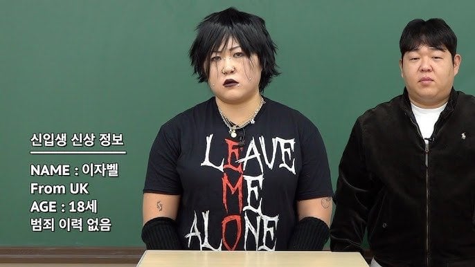 [잡담] 샤갈 김정은 도쿄 디즈니 랜드 갈려고 쓴 사진이라는데 | 인스티즈