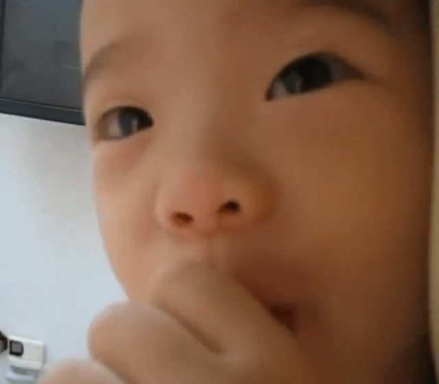 [잡담] 이 아기가 나중에 커서..아이돌이 된다 (짤 3개有) | 인스티즈