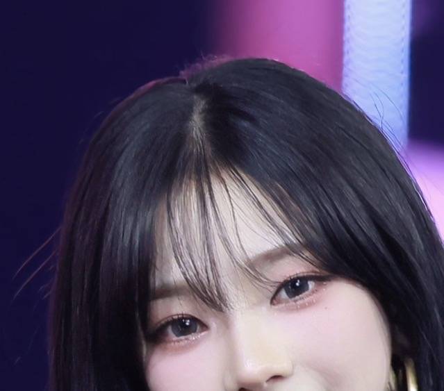[잡담] 시스루뱅 하고 싶은데 앞머리가 자꾸 이렇게 되는 이유가 뭘까? | 인스티즈