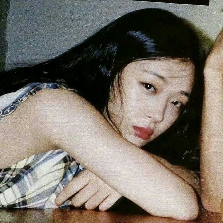 [잡담] 설리는 되게 예술적으로 생긴거 같음 | 인스티즈