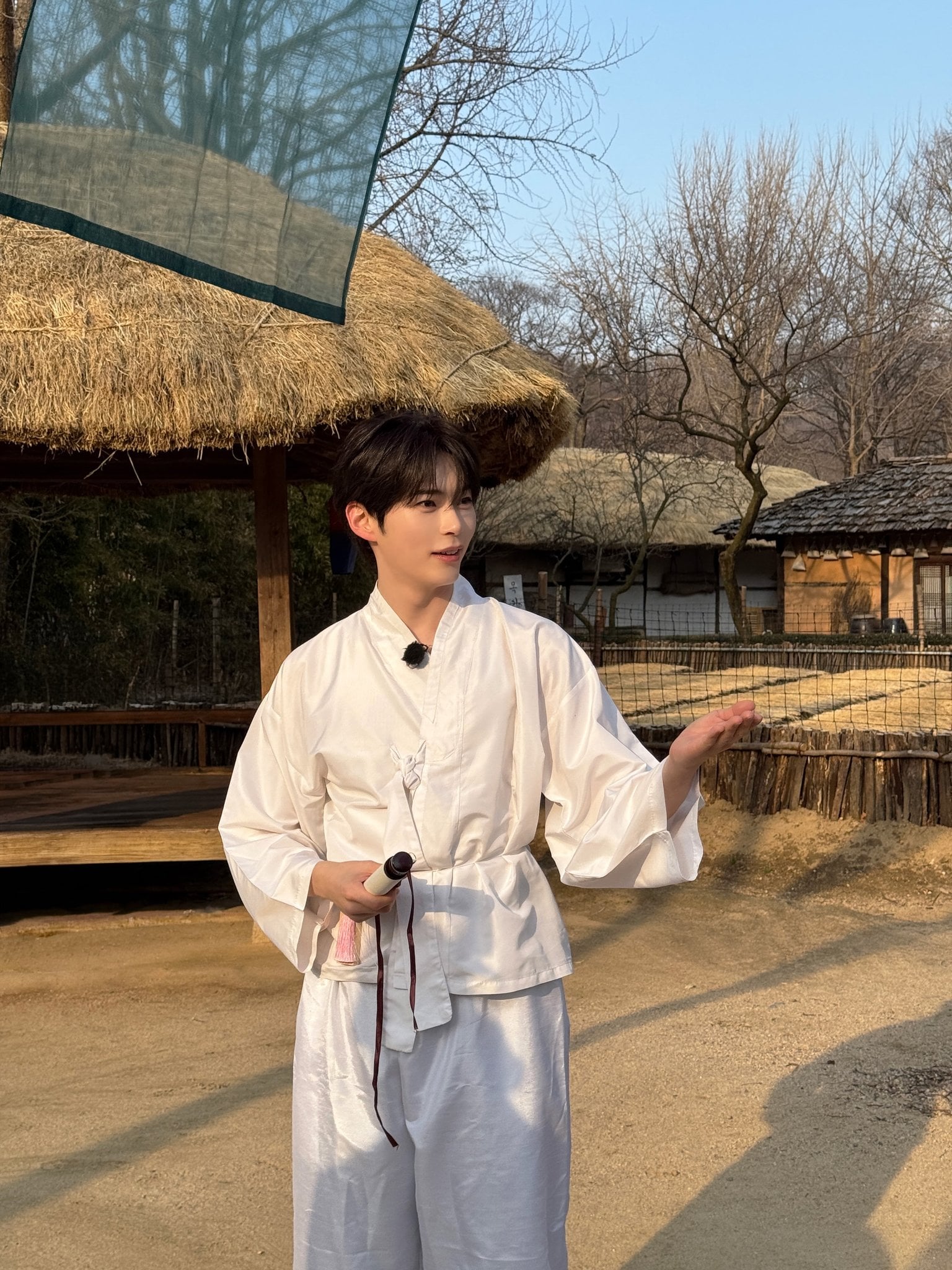 [잡담] 아 성한빈 노비되고나서 망나니칼 들고다니는거ㅋㅋㅋ | 인스티즈