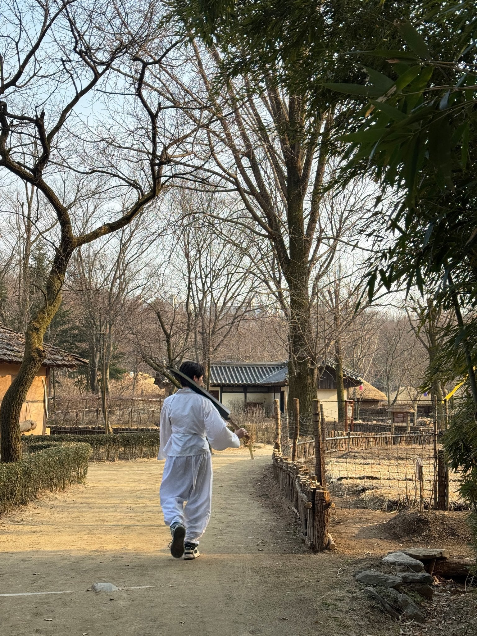 [잡담] 아 성한빈 노비되고나서 망나니칼 들고다니는거ㅋㅋㅋ | 인스티즈