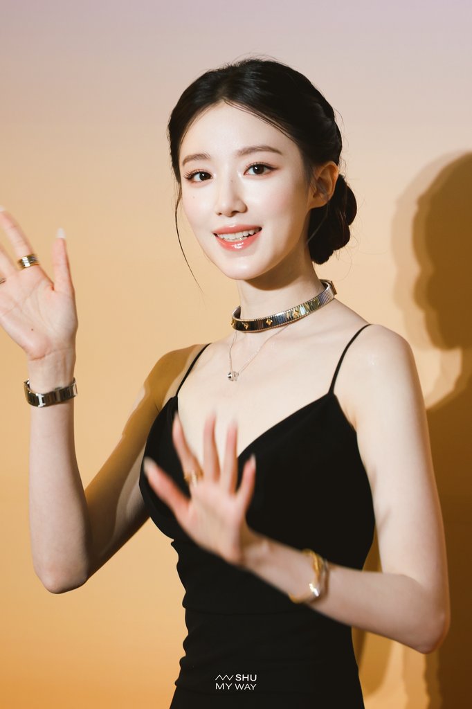 [잡담] 어제 불가리 행사장 참석한 여자아이들 슈화 | 인스티즈