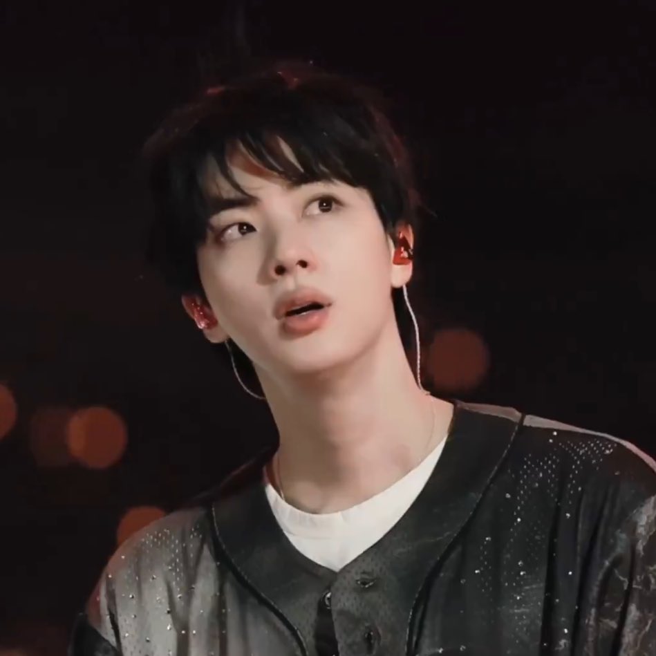 [잡담] 방탄 진 얼굴 더 작아짐 | 인스티즈