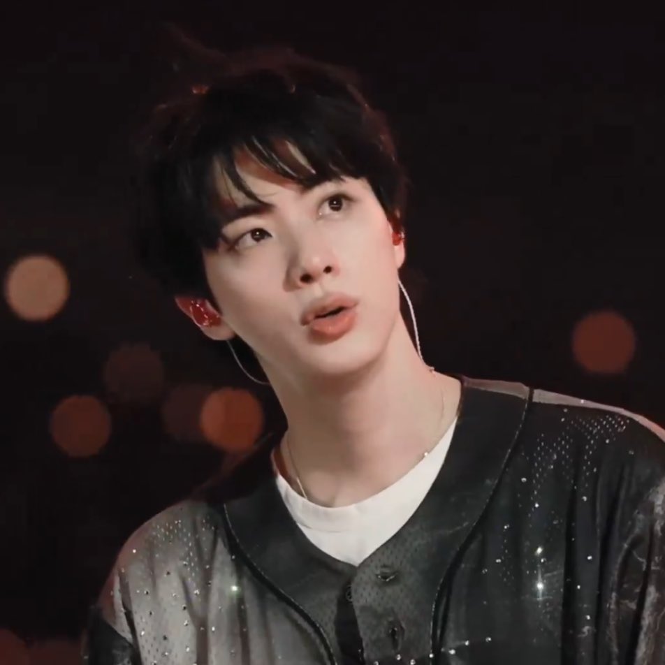 [잡담] 방탄 진 얼굴 더 작아짐 | 인스티즈