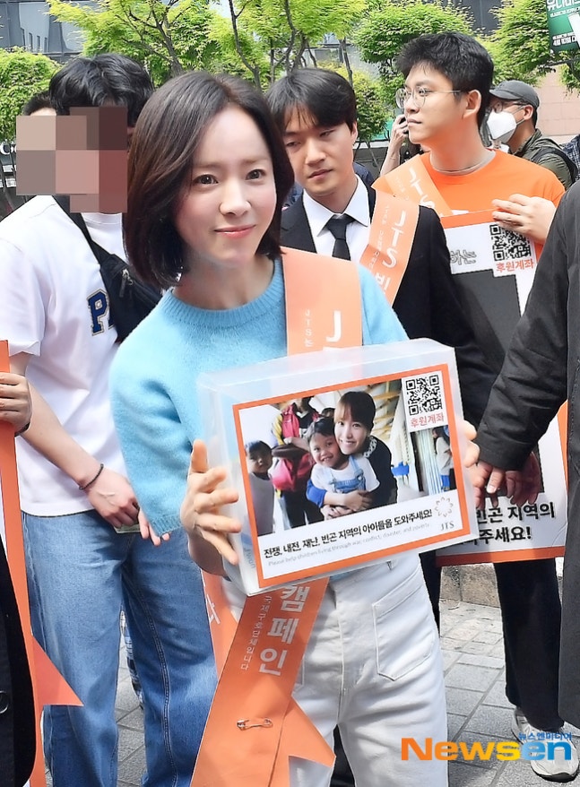[잡담] 260502 길벗 JTS 거리모금 한지민 기사사진 | 인스티즈