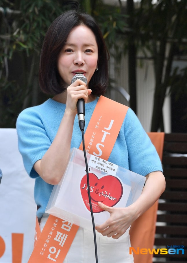 [잡담] 260502 길벗 JTS 거리모금 한지민 기사사진 | 인스티즈