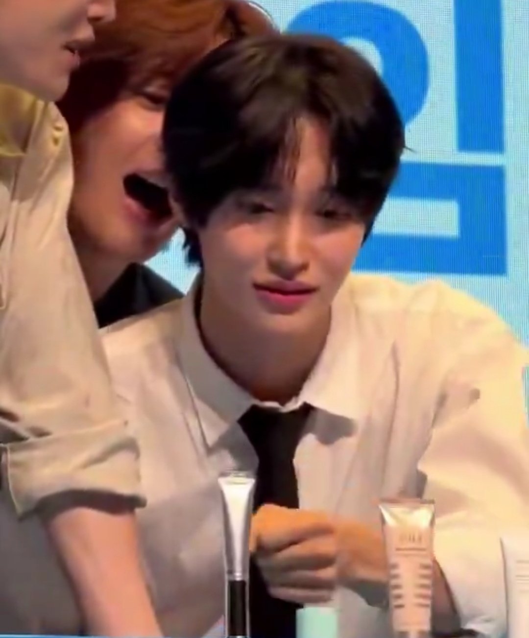 [잡담] 앤톤아 원빈이형 물면 되요 안되요 | 인스티즈