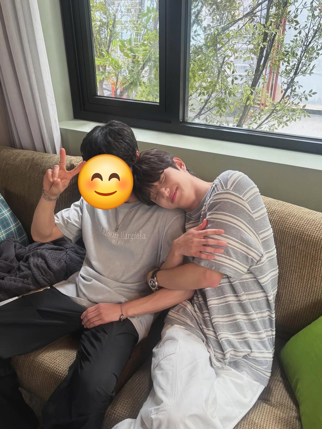 [잡담] 김재원 남자한테도 애교많네.... | 인스티즈