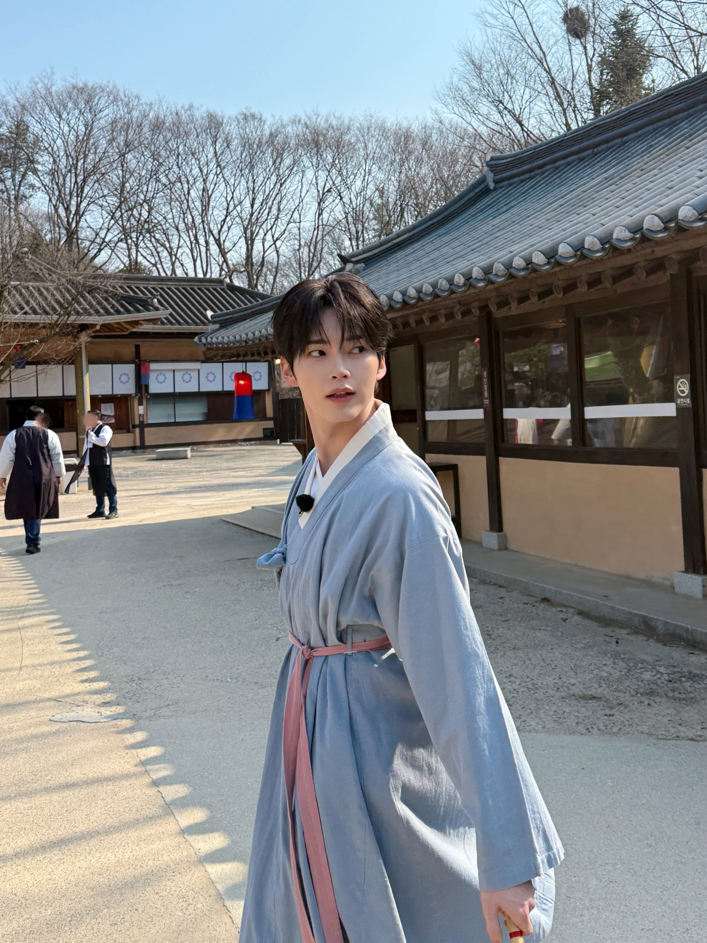 [잡담] 성한빈 한복 너무 잘어울려 | 인스티즈