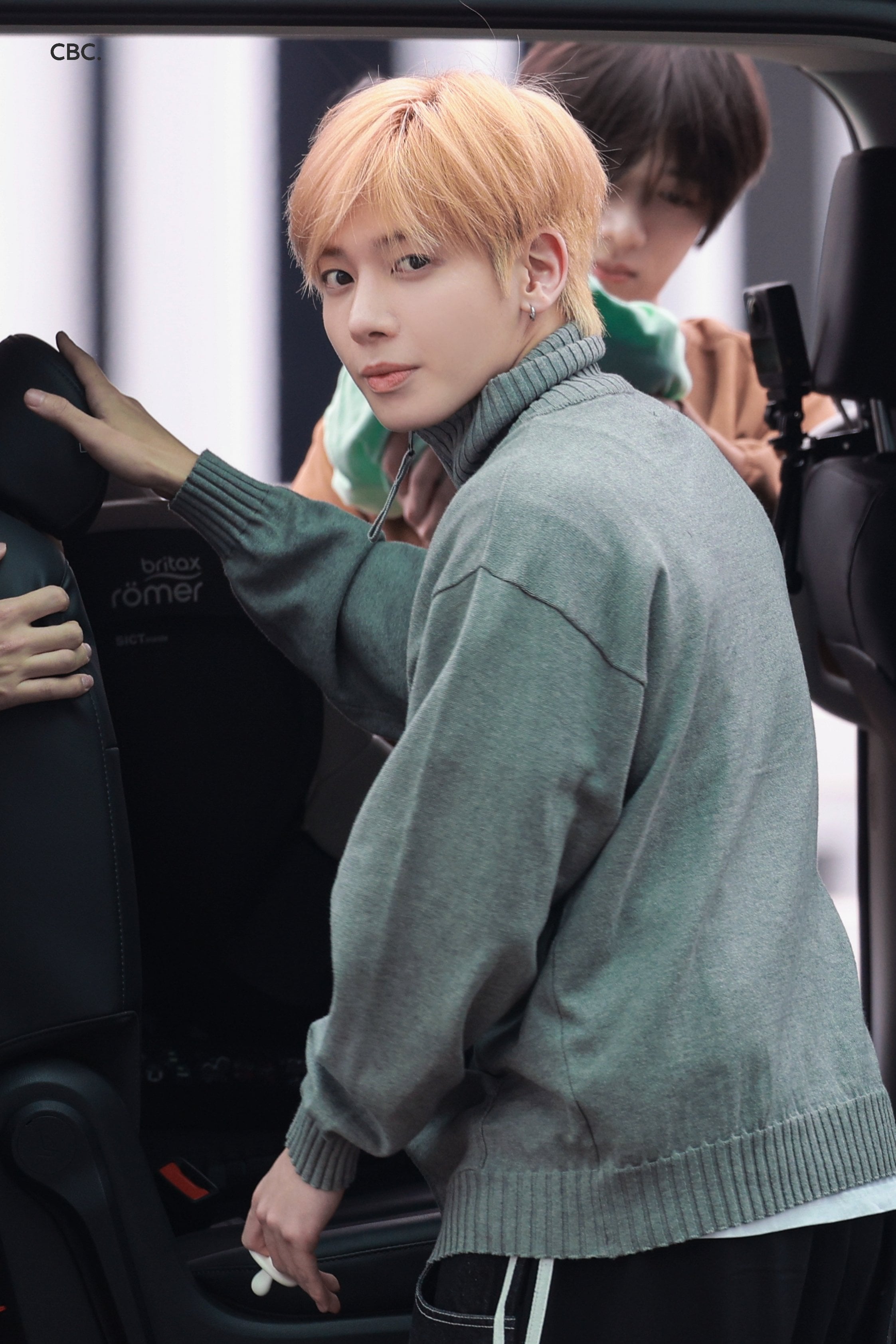 [잡담] 강태현 오늘 공항 미쳤네 | 인스티즈