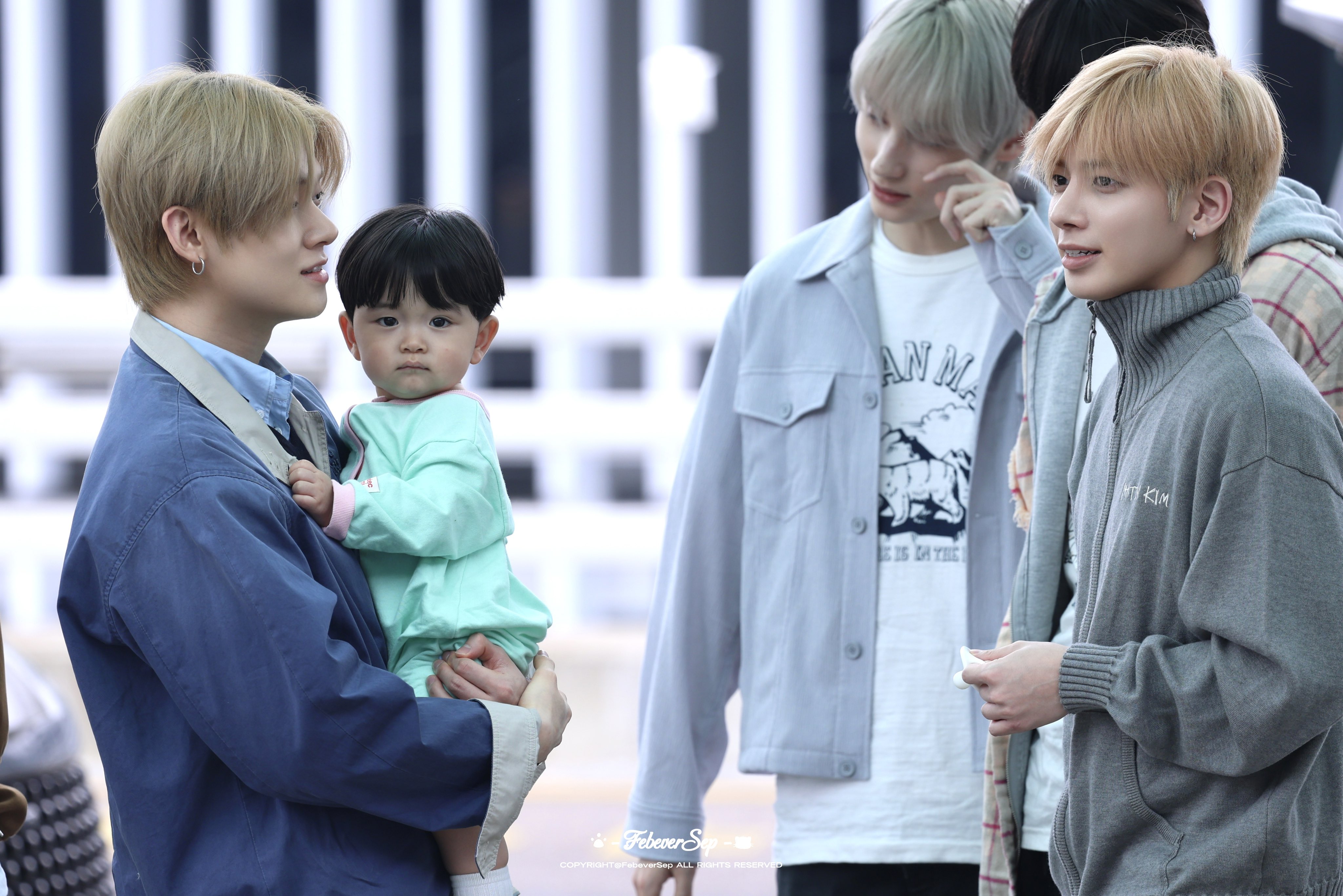 [잡담] 오늘 연준 출국하면서 배웅해주는 태현이 사진에 쪽쪽이ㅋㅋㅋㅋㅋ | 인스티즈