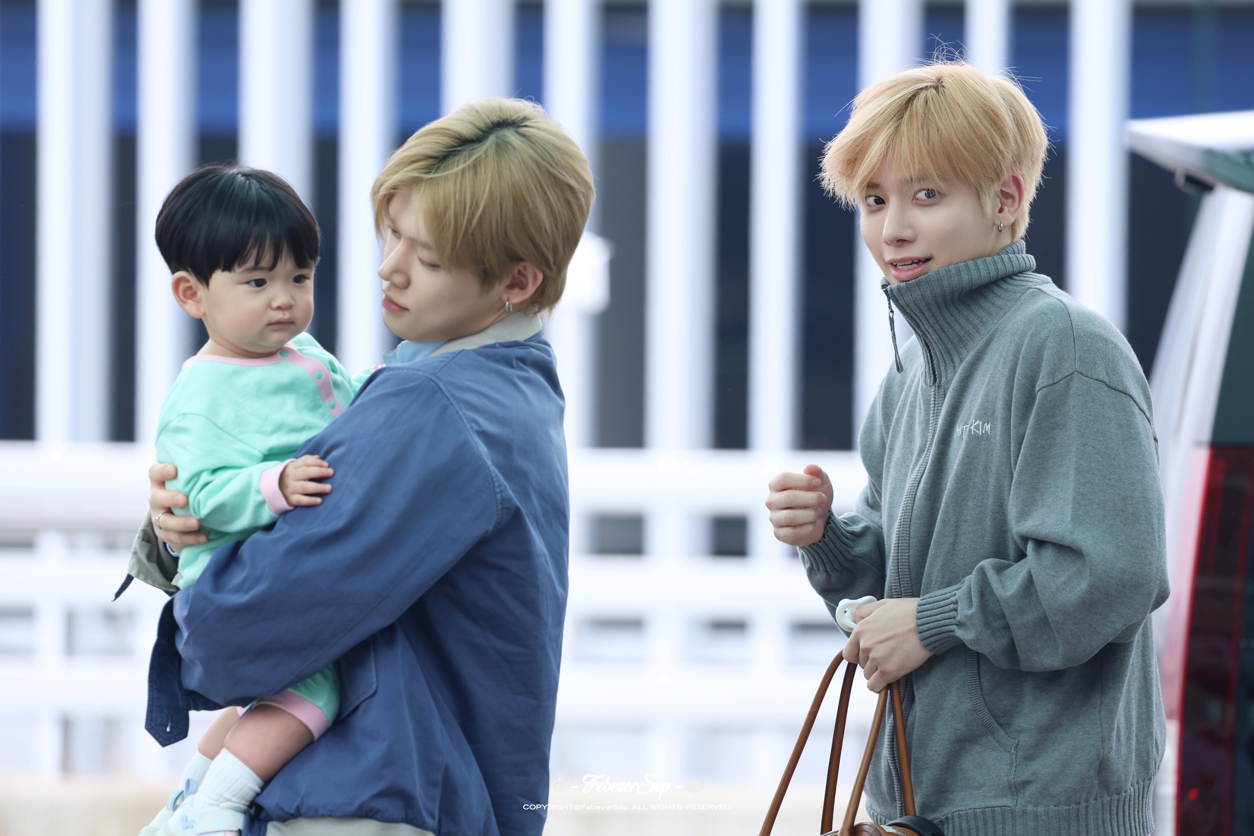 [잡담] 오늘 연준 출국하면서 배웅해주는 태현이 사진에 쪽쪽이ㅋㅋㅋㅋㅋ | 인스티즈