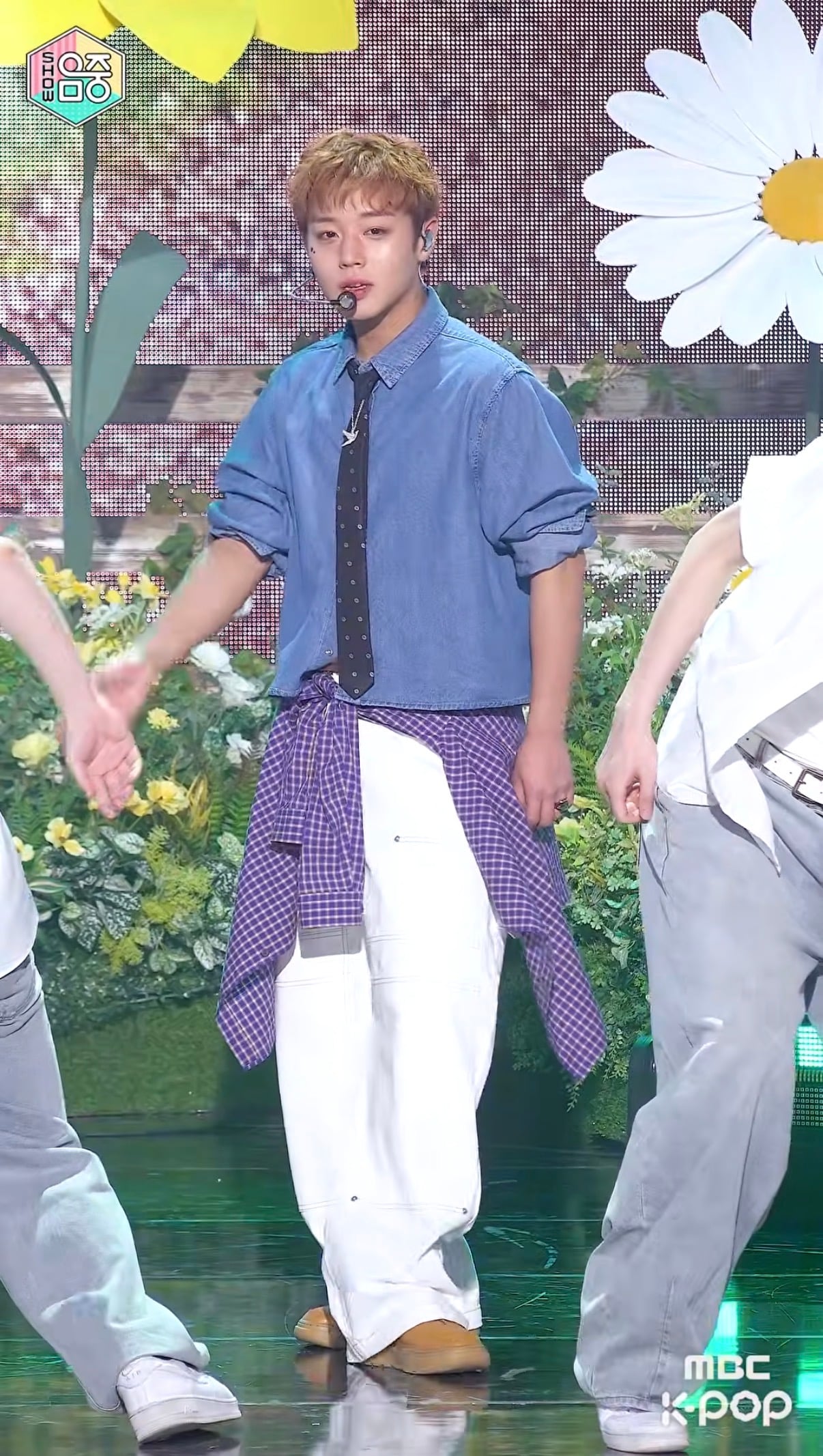 [잡담] 오늘 박지훈 코디 넘 예뻐 | 인스티즈