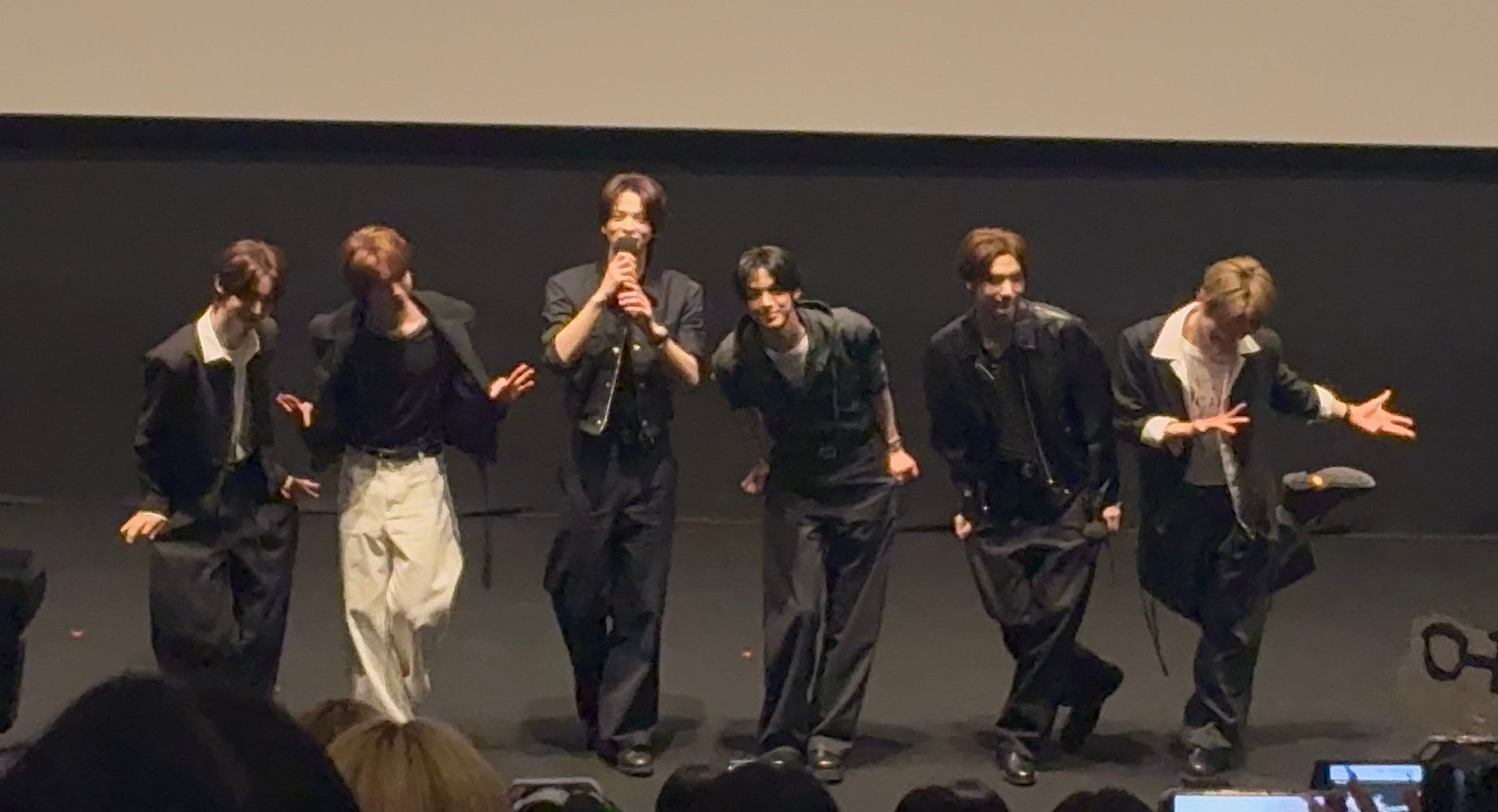 [잡담] 투어스 단체로 어서옵쇼♡ 슈게임 인사했던거 ㅋㅋㅋ | 인스티즈