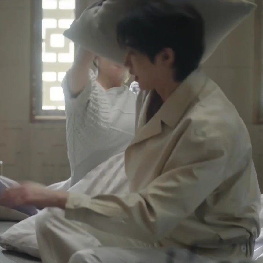 [잡담] 대군부인) 희주가 쿠션으로 때릴때 왠수 남편 같애 | 인스티즈