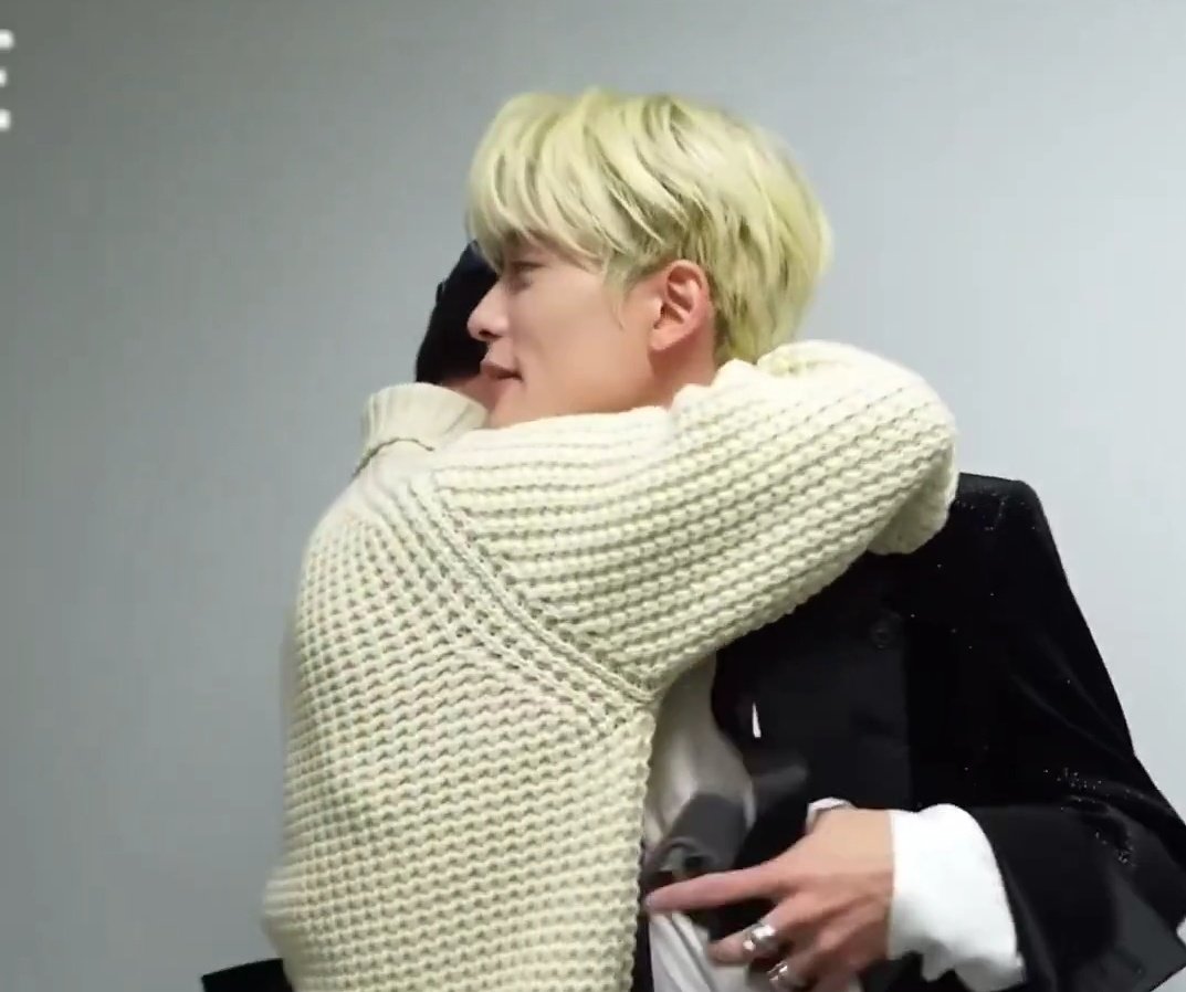 [잡담] 정우 재현이한테 안길때 늘 폭삭 안기는거 너무 귀욥ㅋㅌㅋㅋㅋ 동생🥰 | 인스티즈