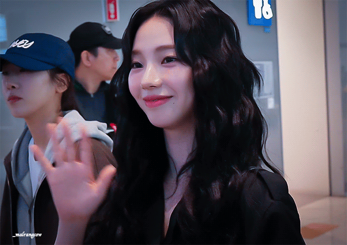 [잡담] 260503 카리나 인천공항 출국 GIF | 인스티즈