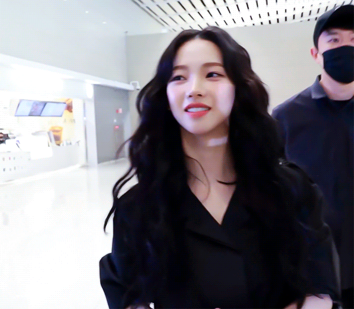 [잡담] 260503 카리나 인천공항 출국 GIF | 인스티즈