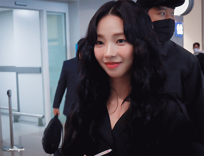 [잡담] 260503 카리나 인천공항 출국 GIF | 인스티즈