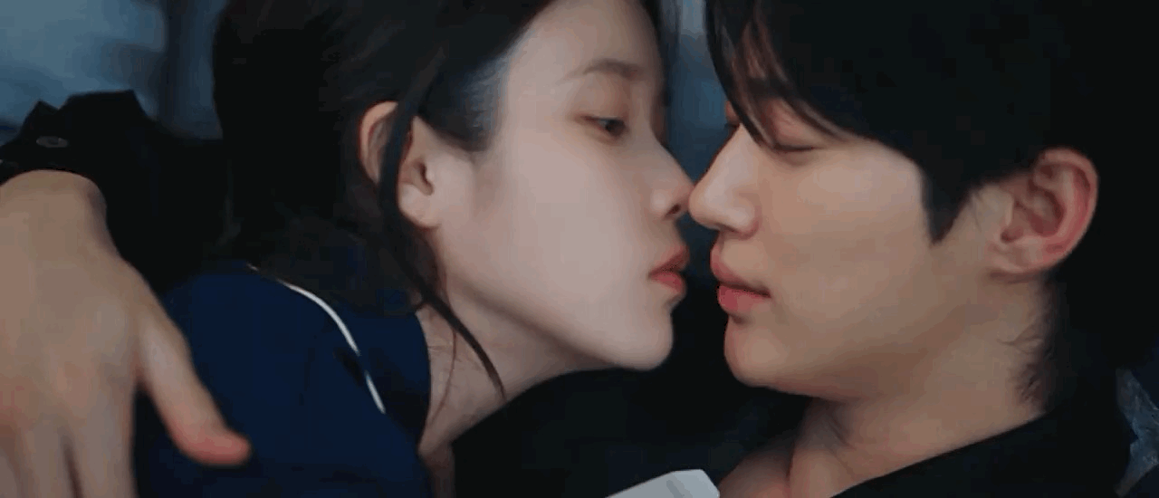 [잡담] 대군부인) 희주 완이한테 뽀뽀하고 부끄러워 숨는거 | 인스티즈