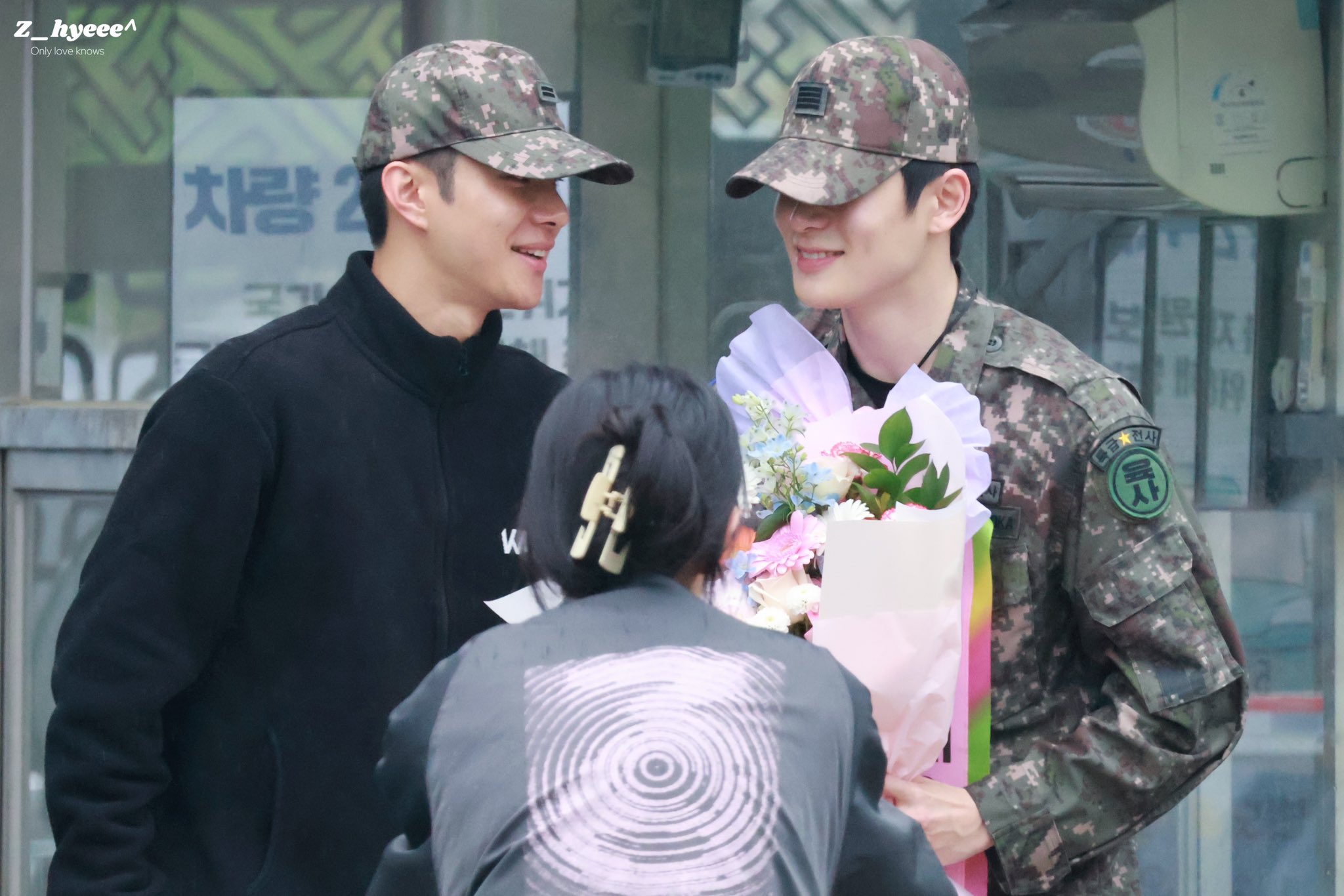 [잡담] 재현이 전역 축하해주러 온 정우 넘 귀여움 ㅋㅋㅋㅋㅋ | 인스티즈
